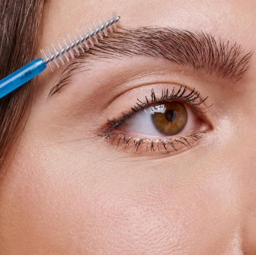 صورة ايسنس ماسكارا جل للحواجب والرموش شفاف